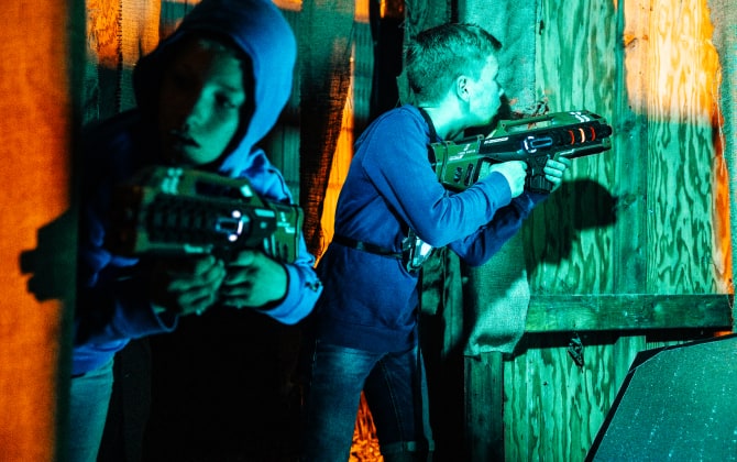 kindjes met laserguns