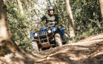 Man quad rijden